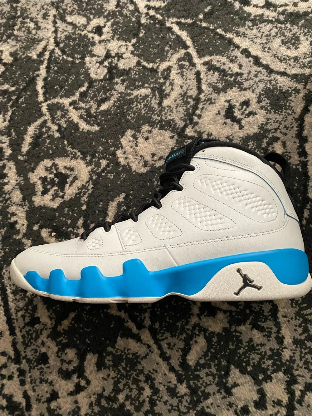 Jordan Mens White & Blue Shoes- 10.5M
